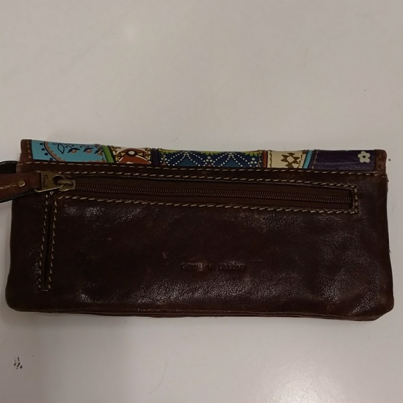 Fossil Leather Clutch w Colorful Pattern - Picture 2 of 7